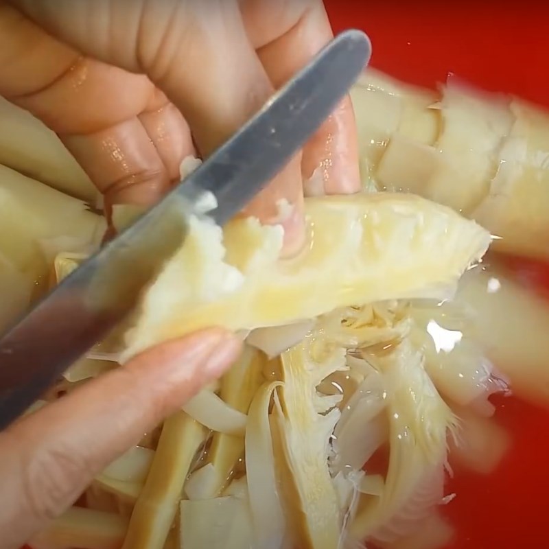 Step 1 Prepare the ingredients for Stir-fried Beef with Sour Bamboo Shoots