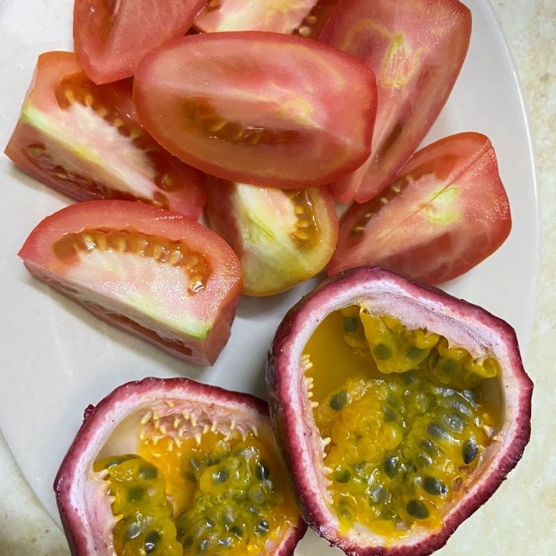 Step 1 Prepare the ingredients Tomato Passion Fruit Juice