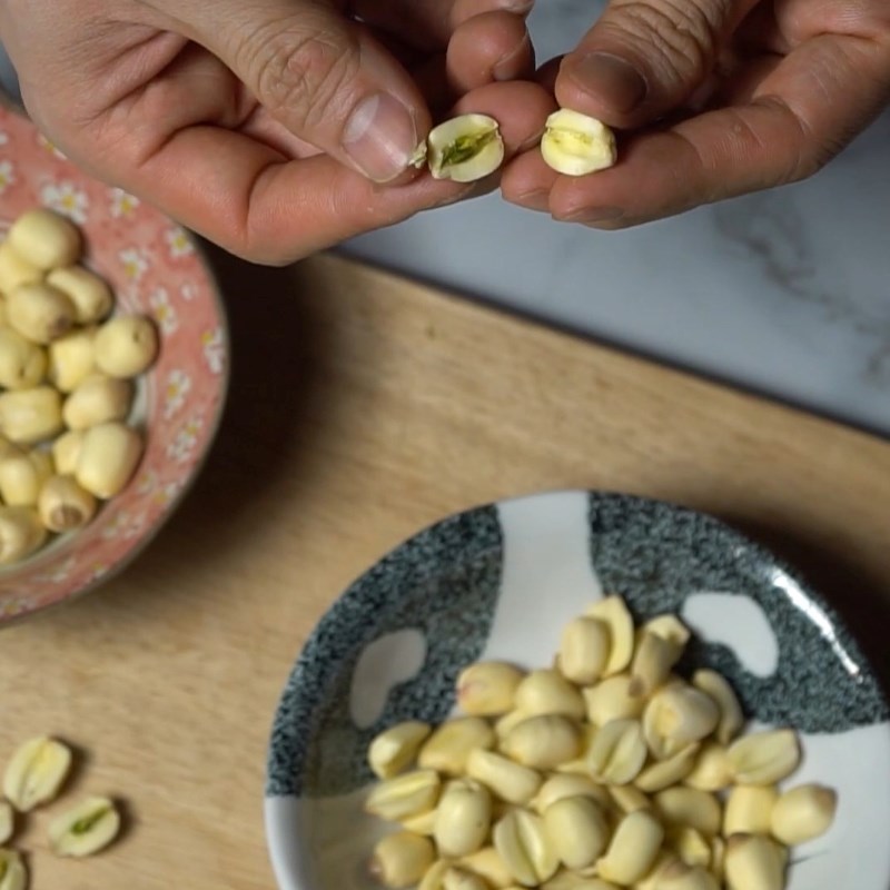 Step 1 Prepare the ingredients for Green Bean Lotus Seed Milk for Baby Weaning