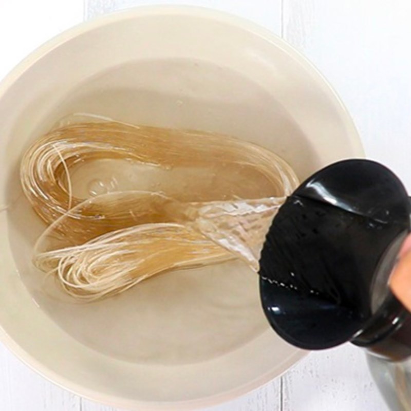 Step 1 Prepare Ingredients for Vegetarian Mushroom Vermicelli Salad