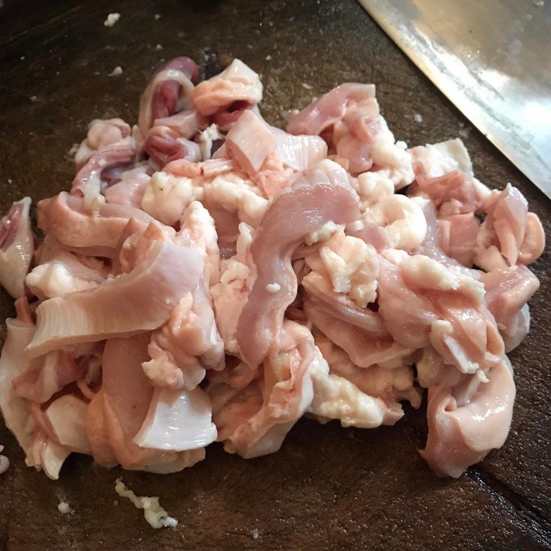 Step 1 Prepare the ingredients for Stir-fried Stomach with Vietnamese Balm