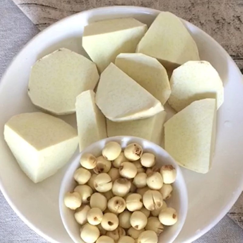 Step 1 Prepare the ingredients for Lotus Seed and Taro Milk for babies