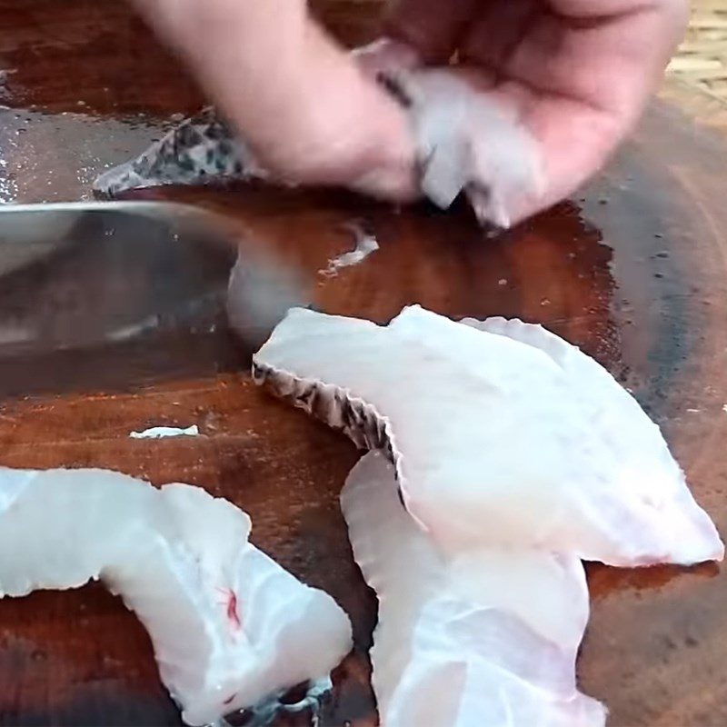 Step 1 Prepare the ingredients for Snakehead Fish Hotpot with Mushrooms