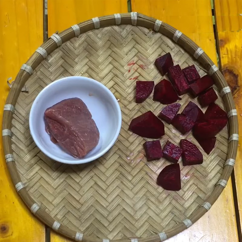Step 1 Prepare the ingredients for Beef Beetroot Porridge