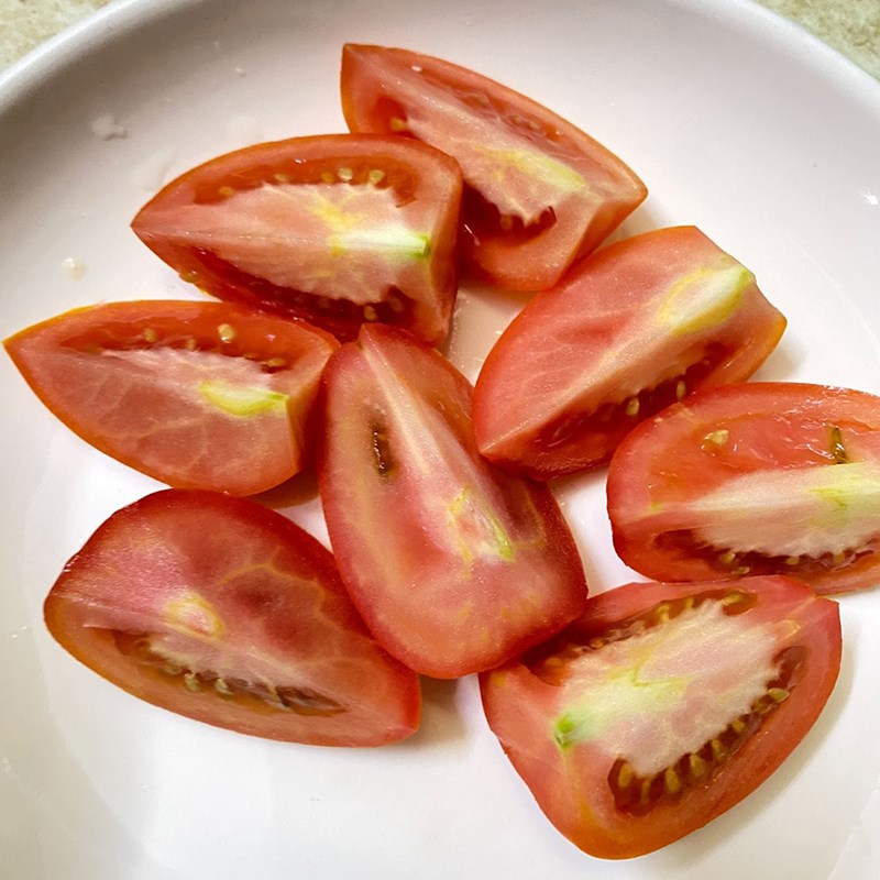 Step 1 Prepare the ingredients for Tomato Plum Juice