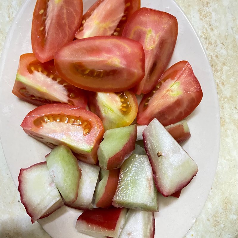Step 1 Prepare the ingredients for Tomato Plum Juice