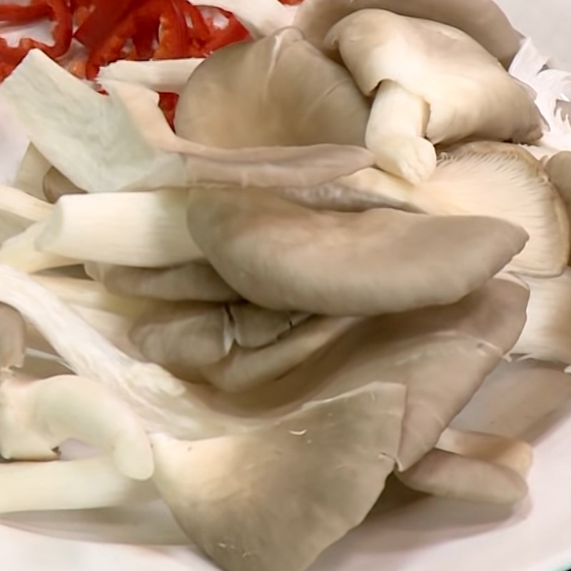 Step 1 Prepare the ingredients for Vegetarian Water Pennywort Salad with Oyster Mushrooms