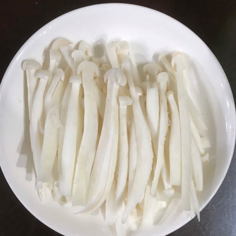 Step 1 Prepare the ingredients for stir-fried kohlrabi with mushrooms