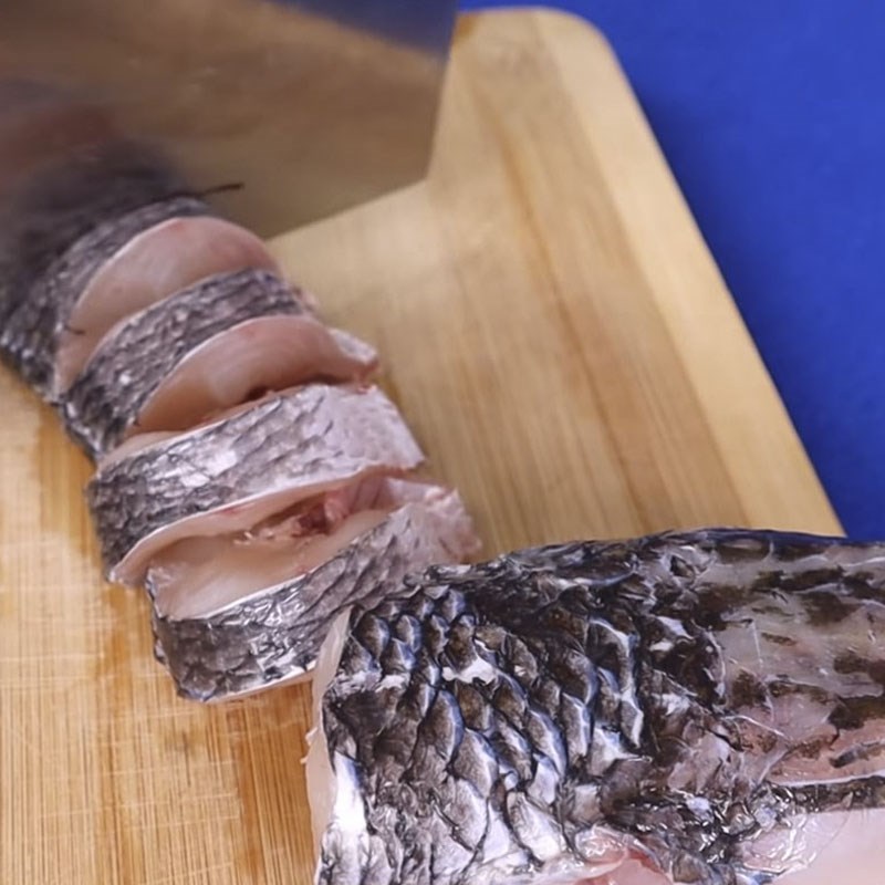 Step 1 Prepare the ingredients for braised snakehead fish with bottle gourd