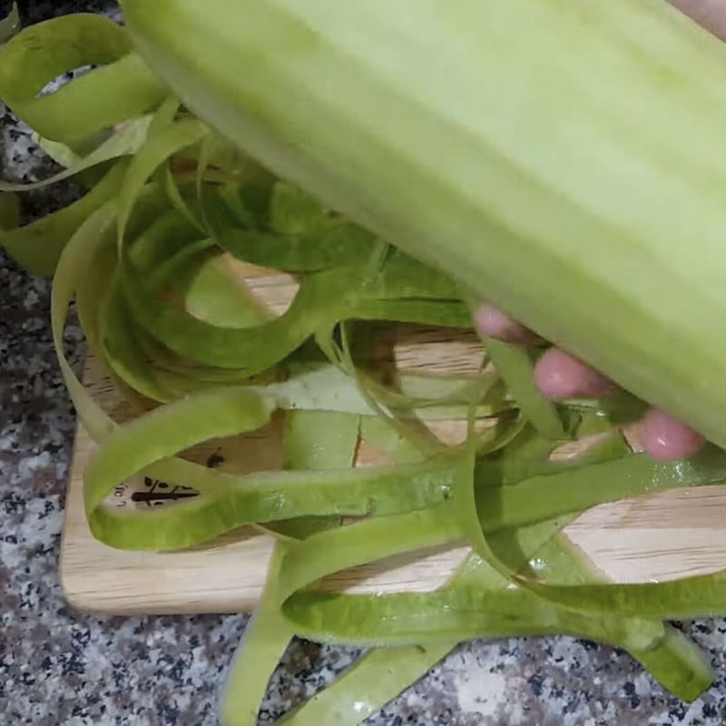 Step 1 Prepare the ingredients for Snakehead fish stew