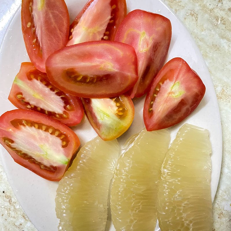 Step 1 Prepare the Ingredients for Grapefruit Tomato Juice