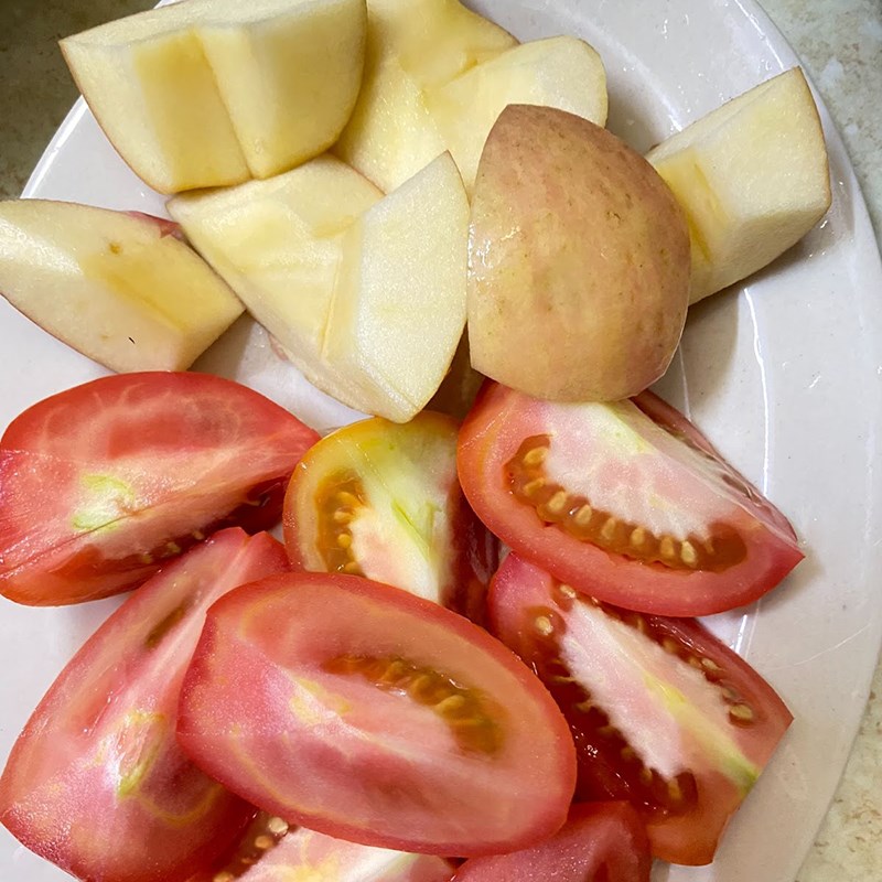 Step 1 Prepare the ingredients for Apple Tomato Juice