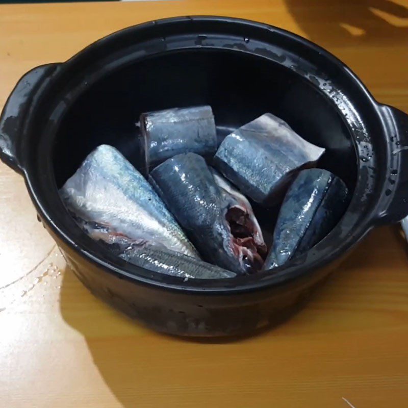 Step 1 Prepare ingredients for Fresh mackerel with lemongrass and chili