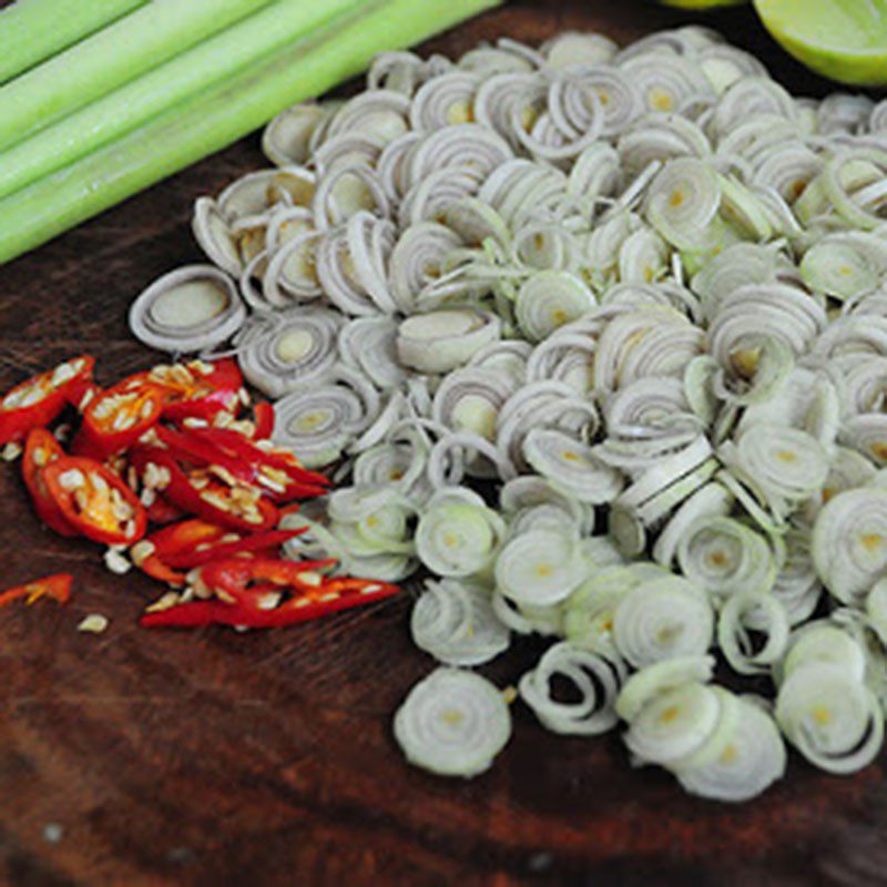 Step 1 Prepare ingredients for Fresh mackerel with lemongrass and chili