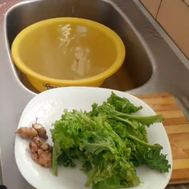 Step 1 Prepare ingredients for Orange Carrot Lettuce Juice