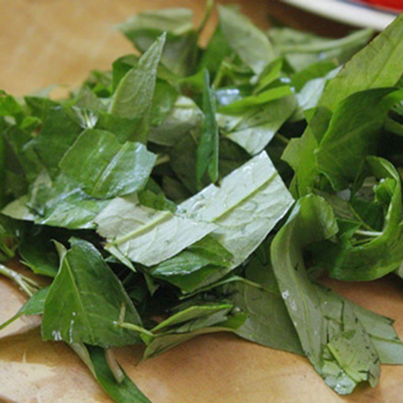 Step 1 Prepare the ingredients for fresh mackerel cooked with lemongrass and chili