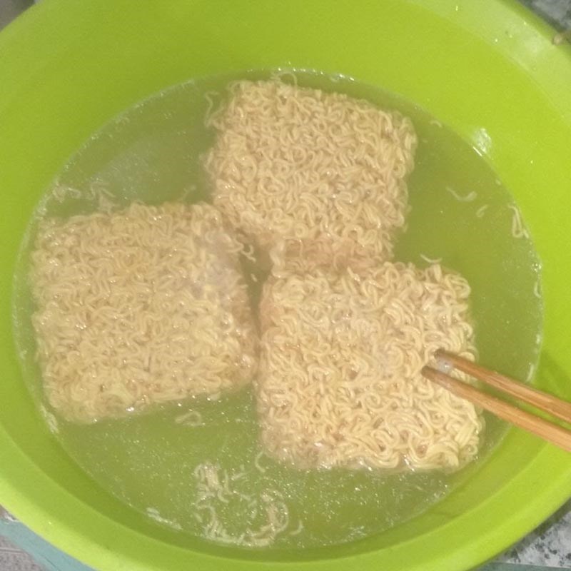 Step 1 Prepare the ingredients for Stir-fried Noodles with Tofu