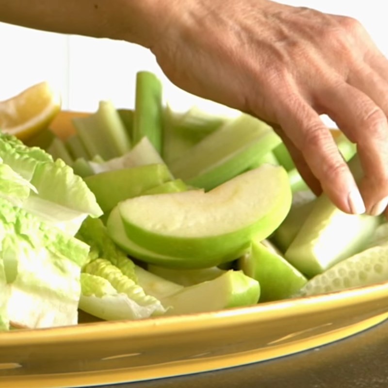 Step 1 Prepare the ingredients for Green Apple Lettuce Celery Cucumber Juice