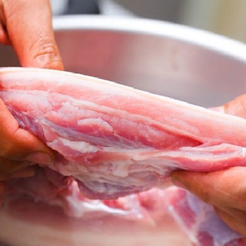 Step 1 Prepare the ingredients for braised meat with fermented soybeans