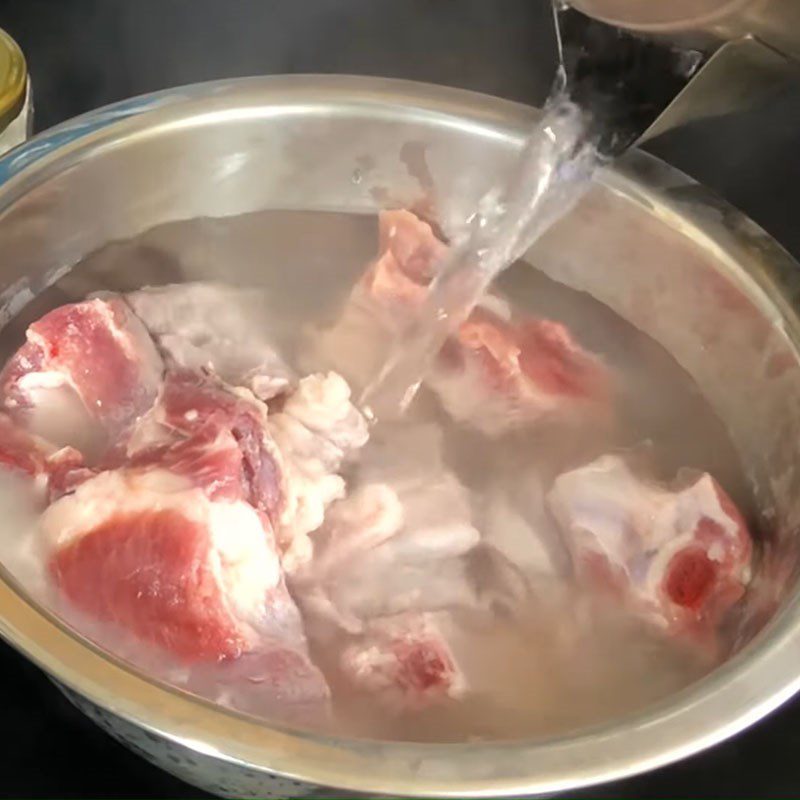 Step 1 Prepare the ingredients for Sweet and Sour Ribs