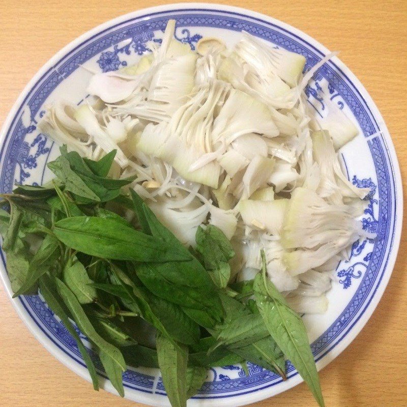 Step 1 Prepare the ingredients for Vegetarian Young Jackfruit Salad (recipe shared by a user)