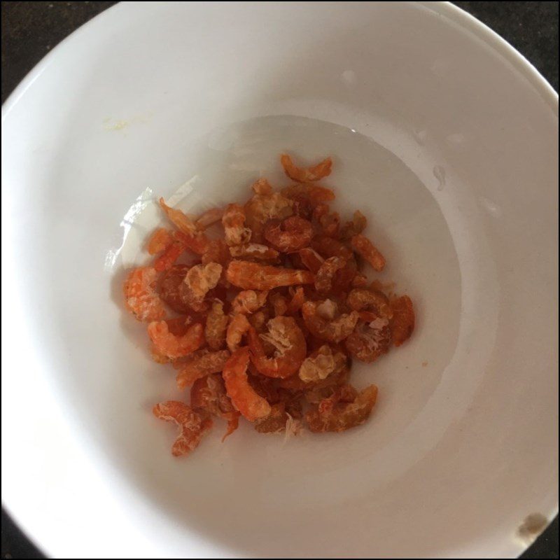 Step 1 Prepare ingredients for water spinach soup with dried shrimp
