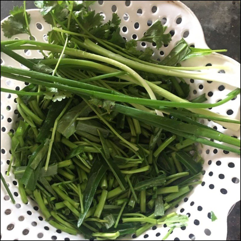 Step 1 Prepare ingredients for water spinach soup with dried shrimp