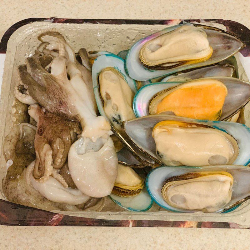 Step 1 Prepare ingredients for seafood curry (recipe shared by users)