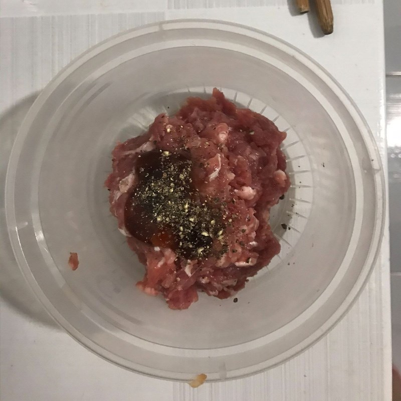 Step 1 Prepare the ingredients for spaghetti with sausage