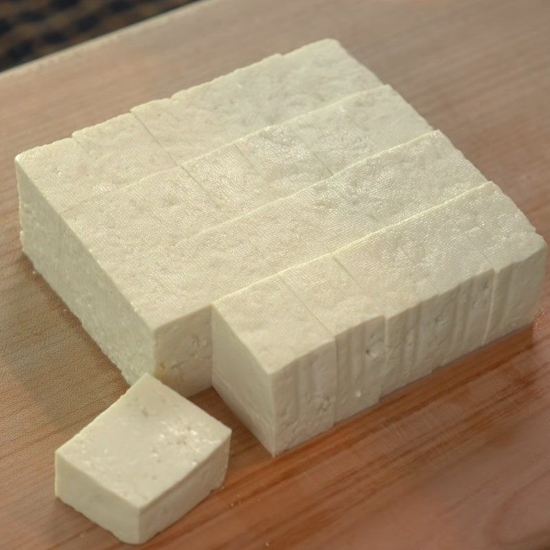 Step 1 Prepare the ingredients for Scrambled Tofu with Eggs