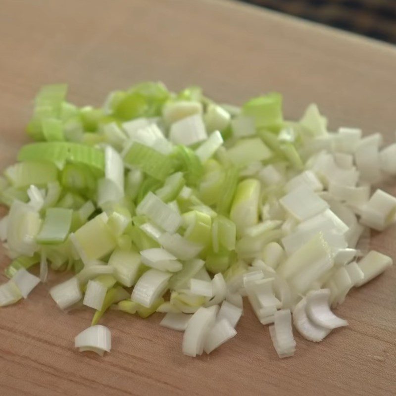 Step 1 Prepare the ingredients for Scrambled Tofu with Eggs