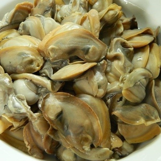 Step 1 Prepare the ingredients for Moringa vegetable and clam porridge
