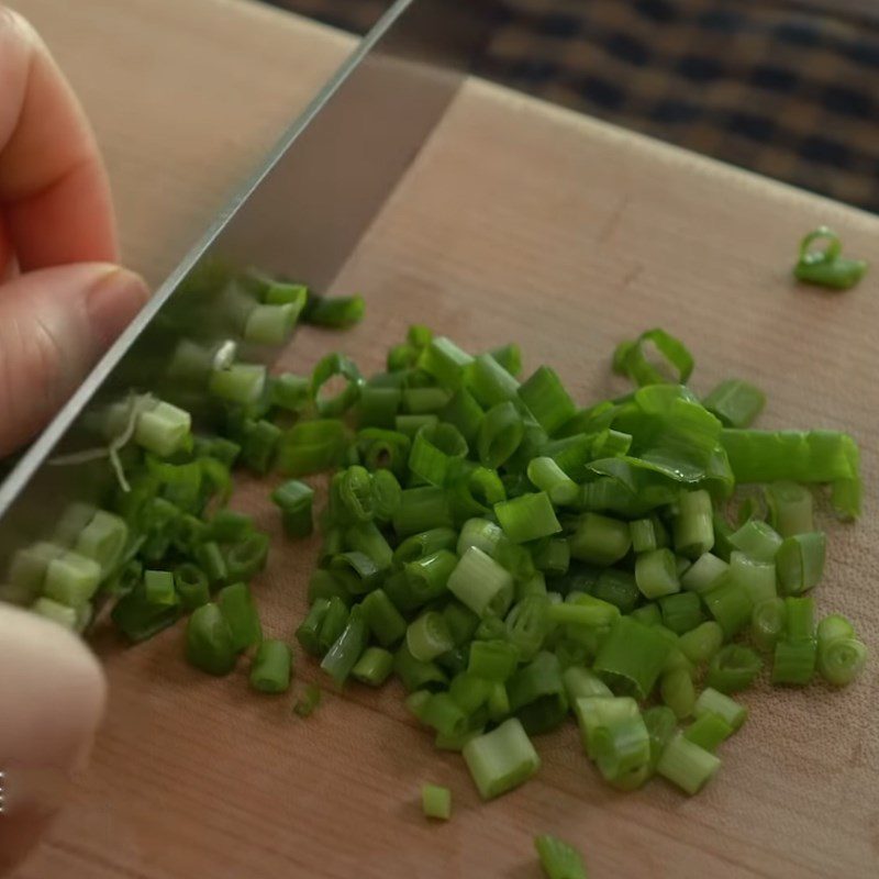 Step 1 Prepare the ingredients for Scrambled Tofu with Eggs