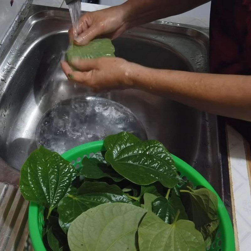 Step 1 Prepare the ingredients for Grilled Buffalo Meat Wrapped in Betel Leaves