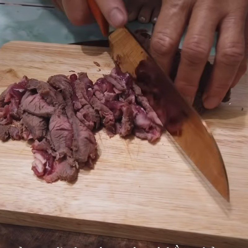 Step 1 Prepare the ingredients for Grilled Buffalo Meat Wrapped in Betel Leaves