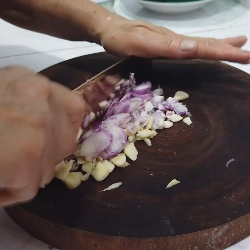 Step 1 Prepare the ingredients for Grilled Buffalo Meat Wrapped in Betel Leaves