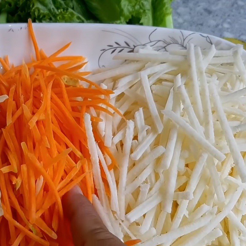 Step 1 Prepare the ingredients for Vegetarian Salad from Cassava