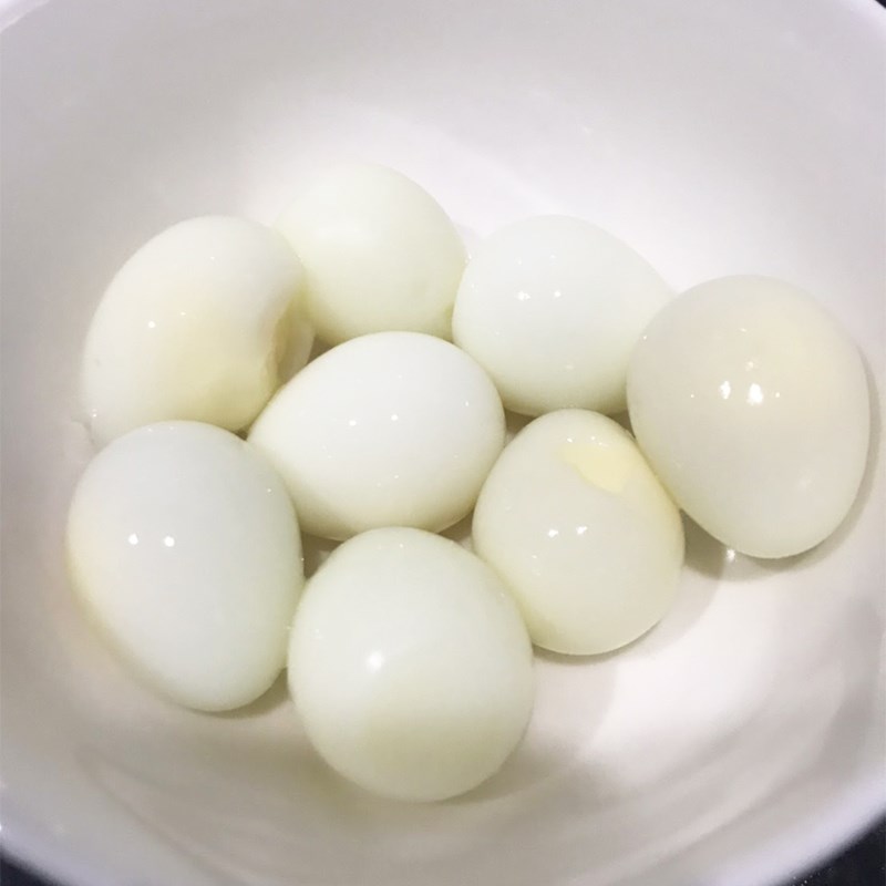 Step 1 Prepare the ingredients for quail egg and onion oil dipping sauce