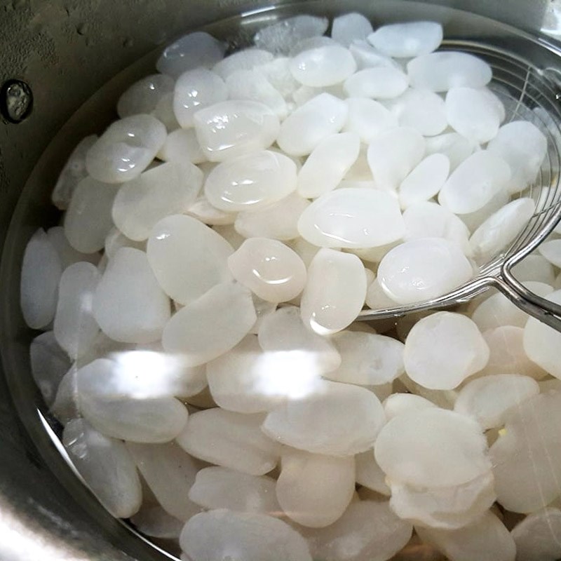 Step 1 Prepare the Ingredients for Starch Pearls Stir-fried with Strawberries