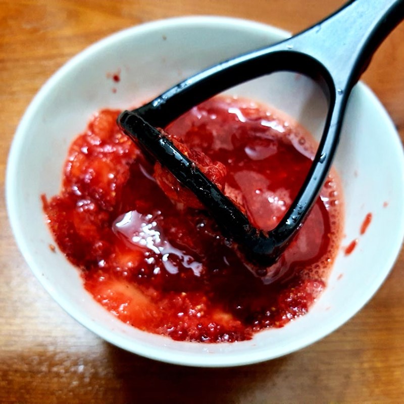 Step 1 Prepare the ingredients for strawberry coated jackfruit seeds