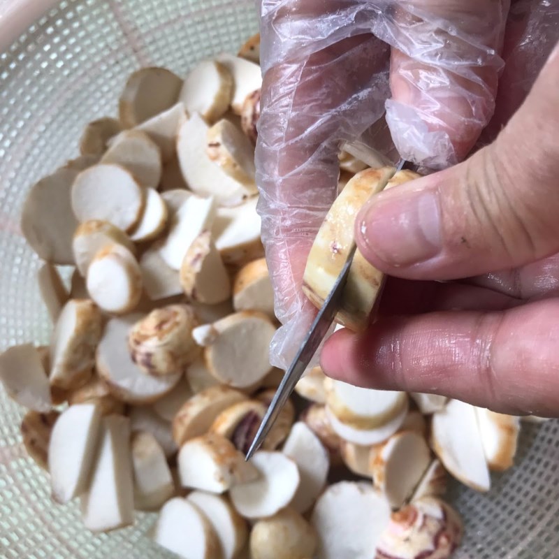 Step 1 Prepare the ingredients for Taro Soup with Pork Bones