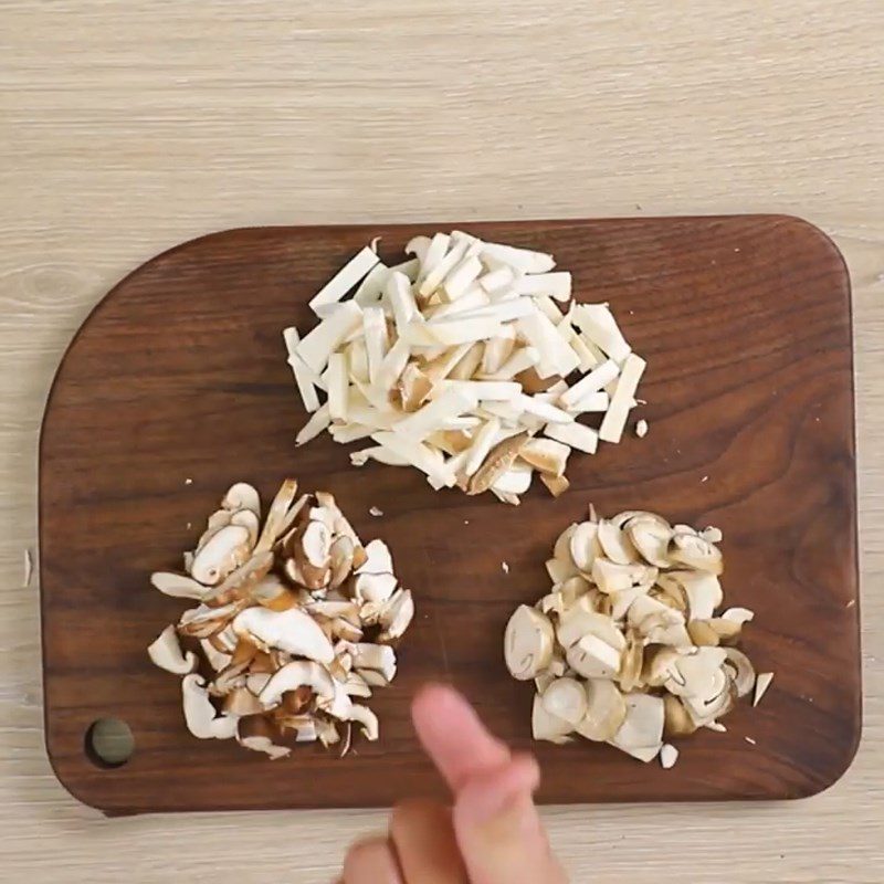 Step 1 Prepare the ingredients for tofu stuffed with mushrooms