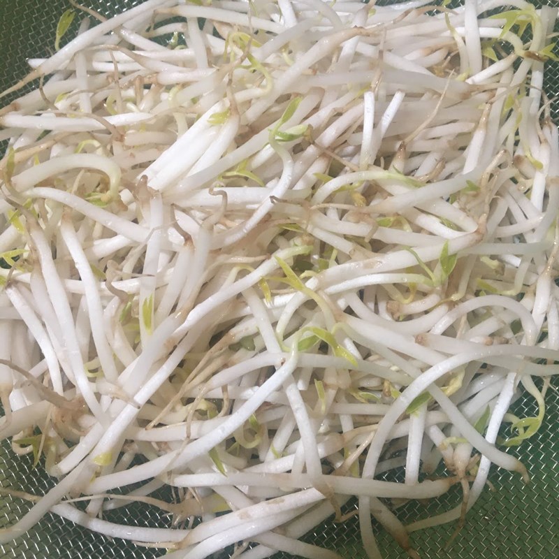 Step 1 Prepare the ingredients for Shrimp and Meat Noodle Soup