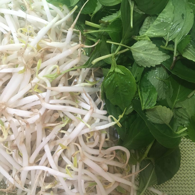 Step 1 Prepare the ingredients for Shrimp and Meat Noodle Soup