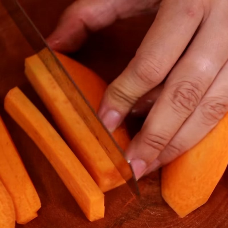 Step 2 Prepare the ingredients for colorful steamed egg rolls