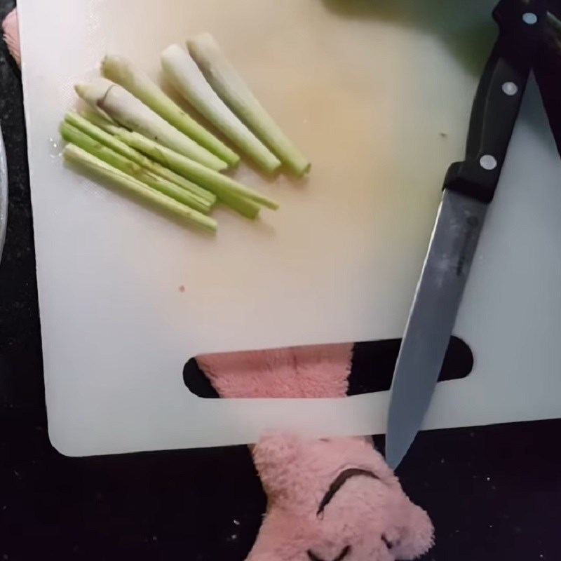 Step 1 Prepare the ingredients Salted Fried Pork Leg