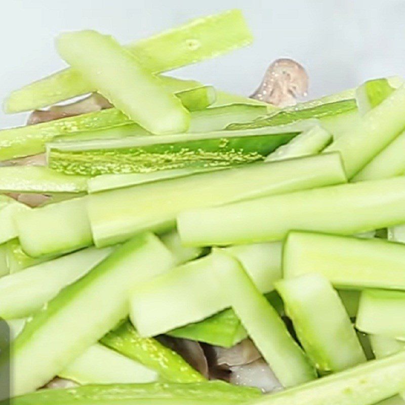 Step 1 Prepare the ingredients for Chicken and Vegetable Stir-fried Vermicelli