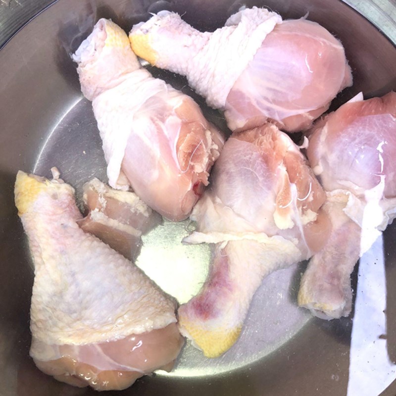 Step 1 Prepare the ingredients for Garlic Butter Fried Chicken Thigh