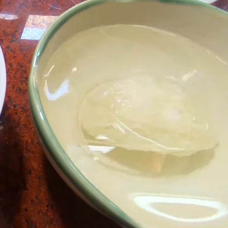 Step 1 Prepare the ingredients for steamed bird's nest with pandan leaves