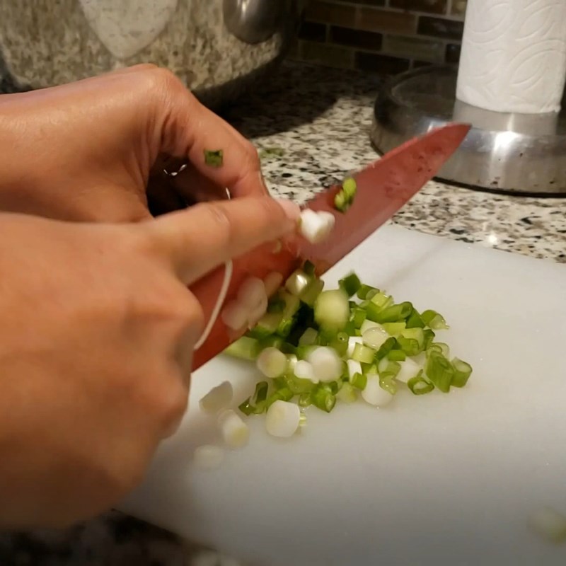 Step 1 Prepare the ingredients for Beef noodle soup with tomatoes